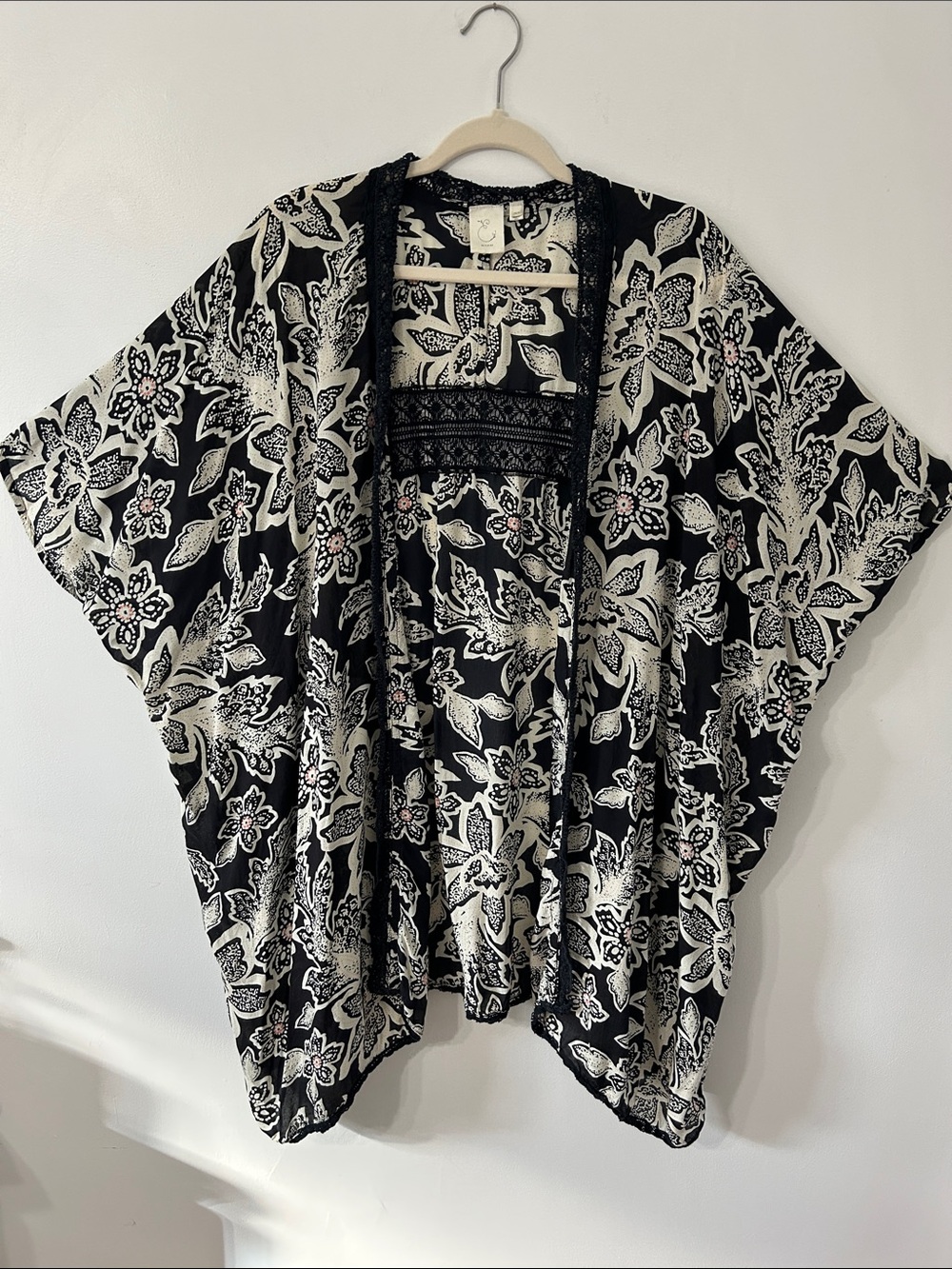 E by Eloise Miyuki Kimono Black & Cream Floral Romantic Feminine Lace Trim Robe